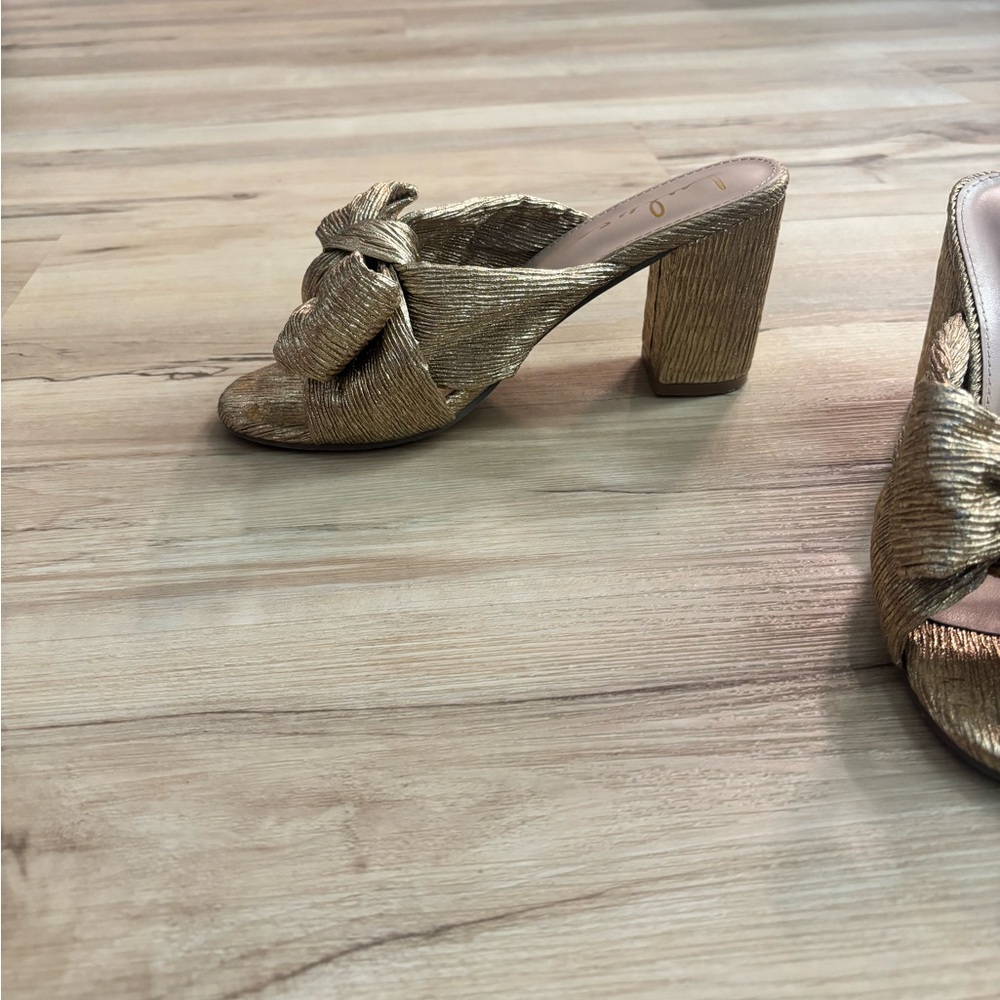 Gold Bow Women's Heels - Picture 3 of 7